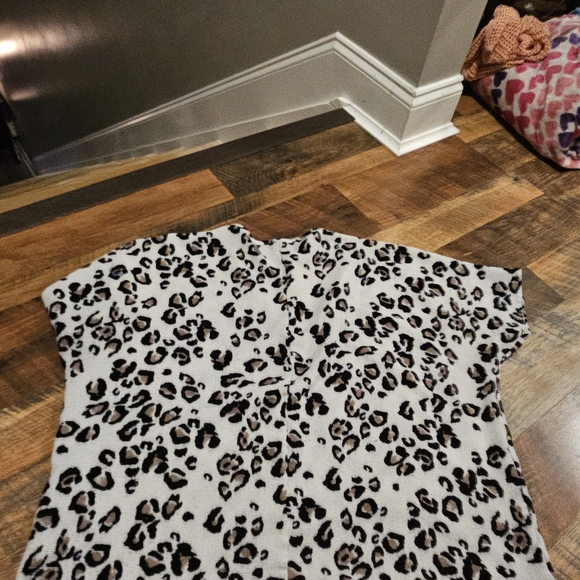 Leopard Print Top - Picture 3 of 9